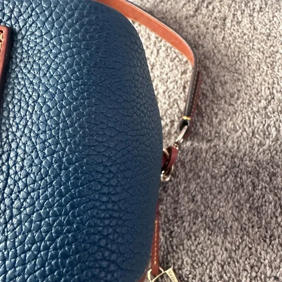 EUC Dooney & Bourke Jean Shoulder Bag with Slim Jean Wristlet - Picture 3 of 10